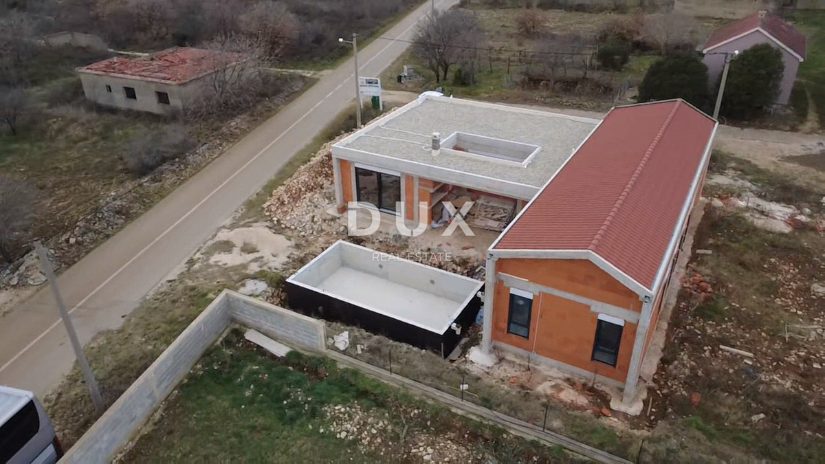 ZADAR, ZEMUNIK G. – Luksuzna moderna vila (B) enonadstropna z bazenom