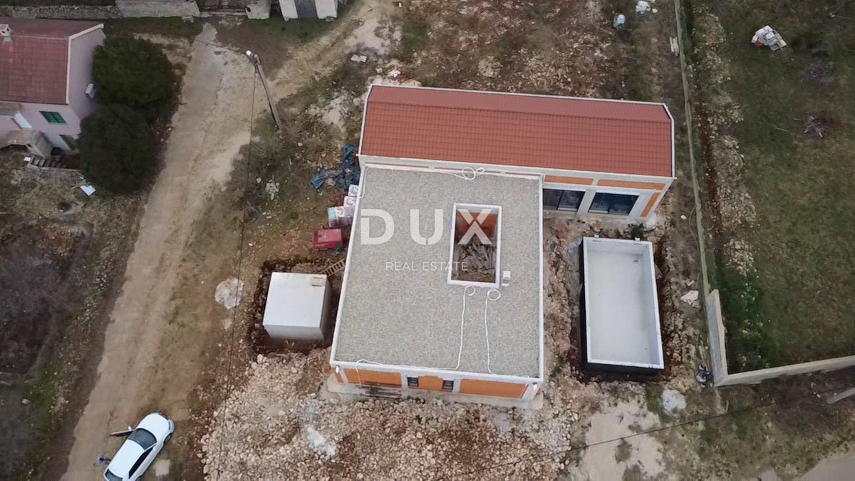 ZADAR, ZEMUNIK G. – Luksuzna moderna vila (B) enonadstropna z bazenom