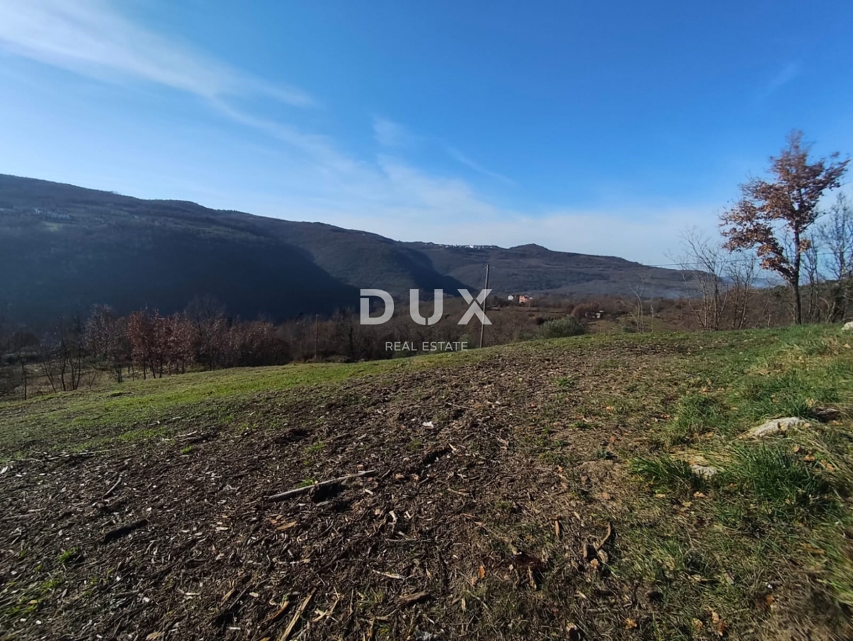 ISTRA, MOTOVUN - Gradbeno zemljišče na osamljeni lokaciji z razgledom