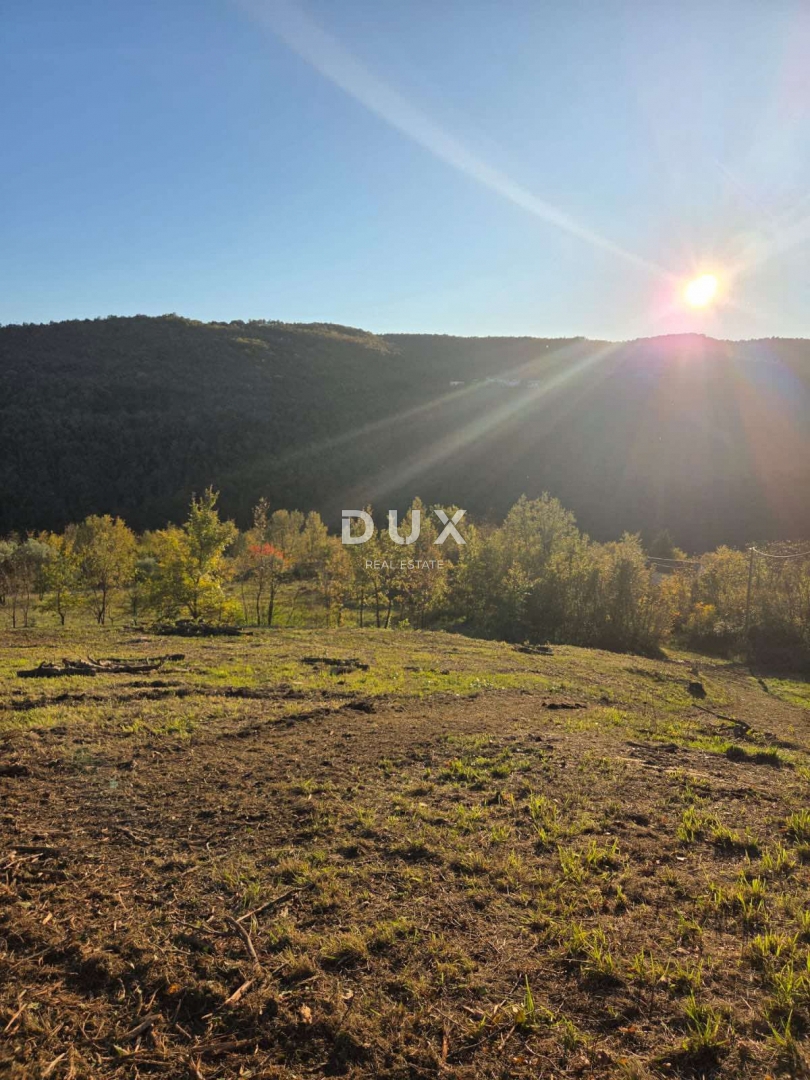 ISTRA, MOTOVUN - Gradbeno zemljišče na osamljeni lokaciji z razgledom