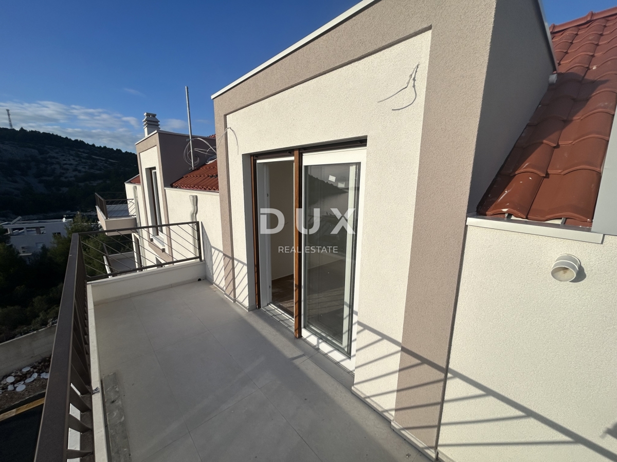 ROGOZNICA, STIVAŠNICA – Penthouse s fenomenalnim pogledom na morje