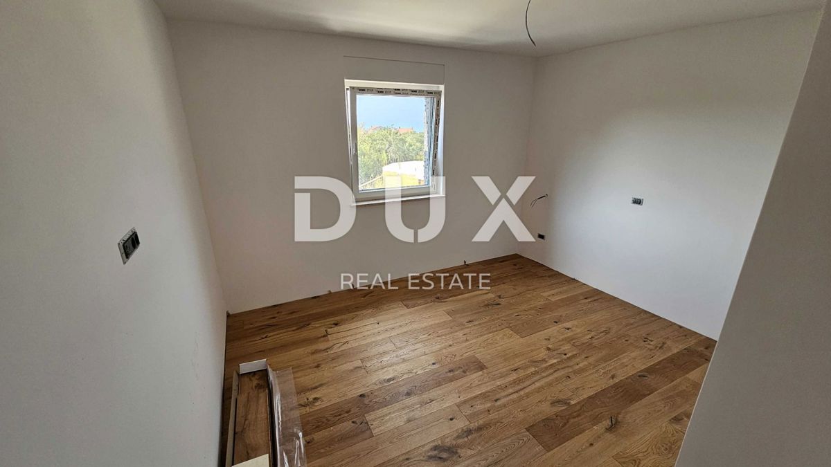 KRALJEVICA - Vila dvojček z bazenom blizu morja!