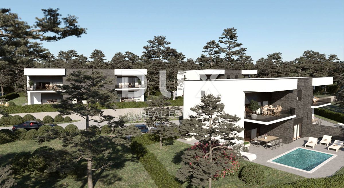 KRALJEVICA - Vila dvojček z bazenom blizu morja!