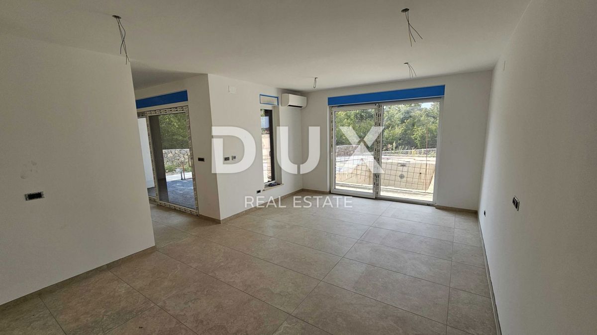 KRALJEVICA - Vila dvojček z bazenom blizu morja!