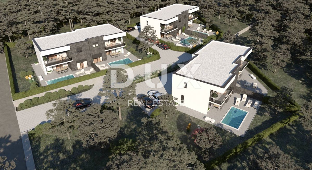 KRALJEVICA - Vila dvojček z bazenom blizu morja!