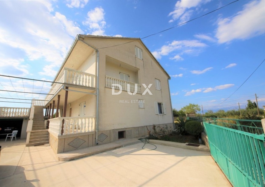 ZADAR, ZEMUNIK - PRILOŽNOST! Prenovljena družinska hiša