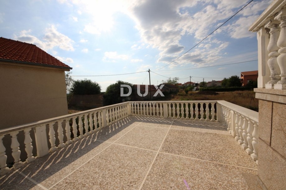 ZADAR, ZEMUNIK - PRILOŽNOST! Prenovljena družinska hiša