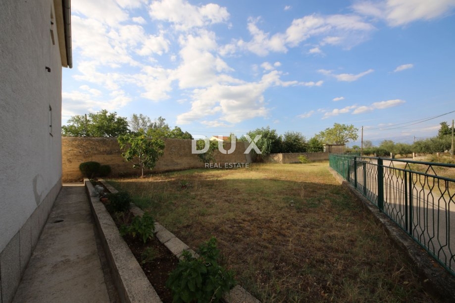 ZADAR, ZEMUNIK - PRILOŽNOST! Prenovljena družinska hiša