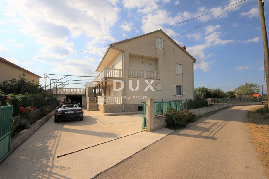 ZADAR, ZEMUNIK - PRILOŽNOST! Prenovljena družinska hiša