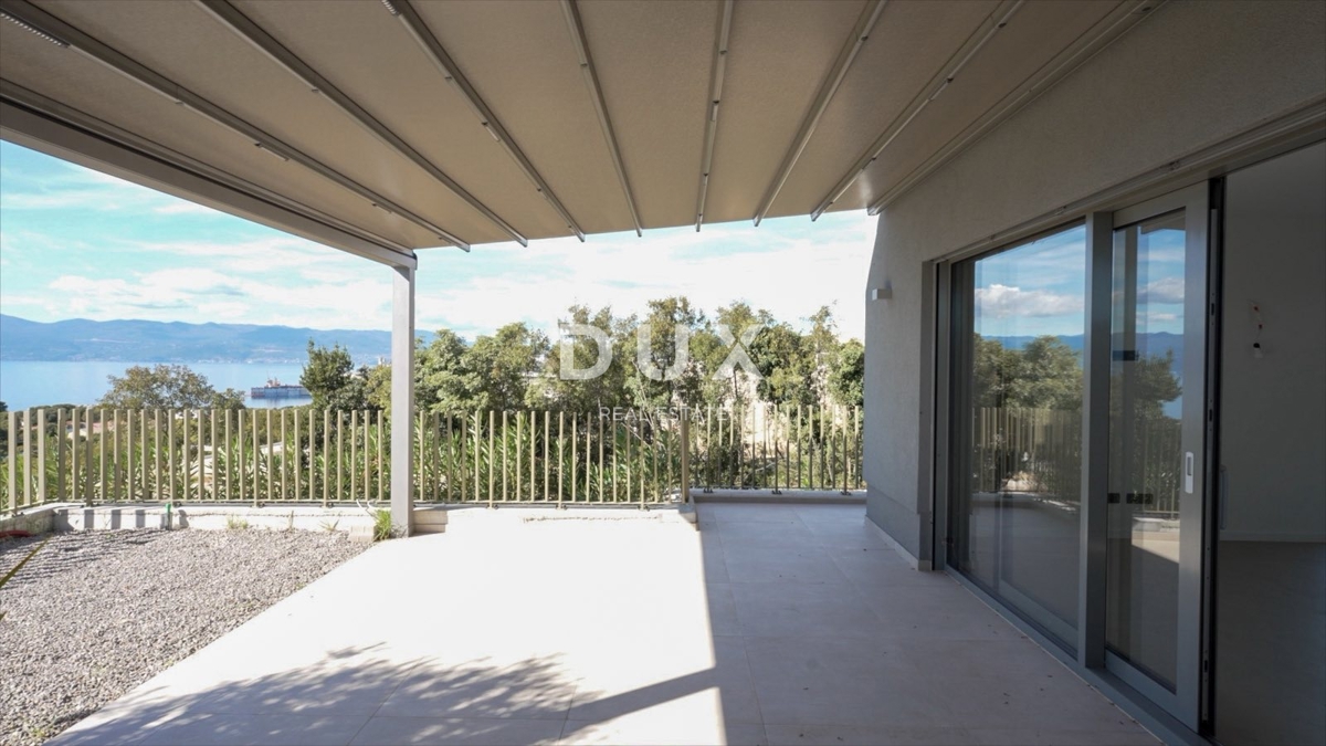 RIJEKA, KOSTRENA - ekskluzivno stanovanje z jacuzzijem - novogradnja s panoramskim pogledom na morje! PRILOŽNOST!