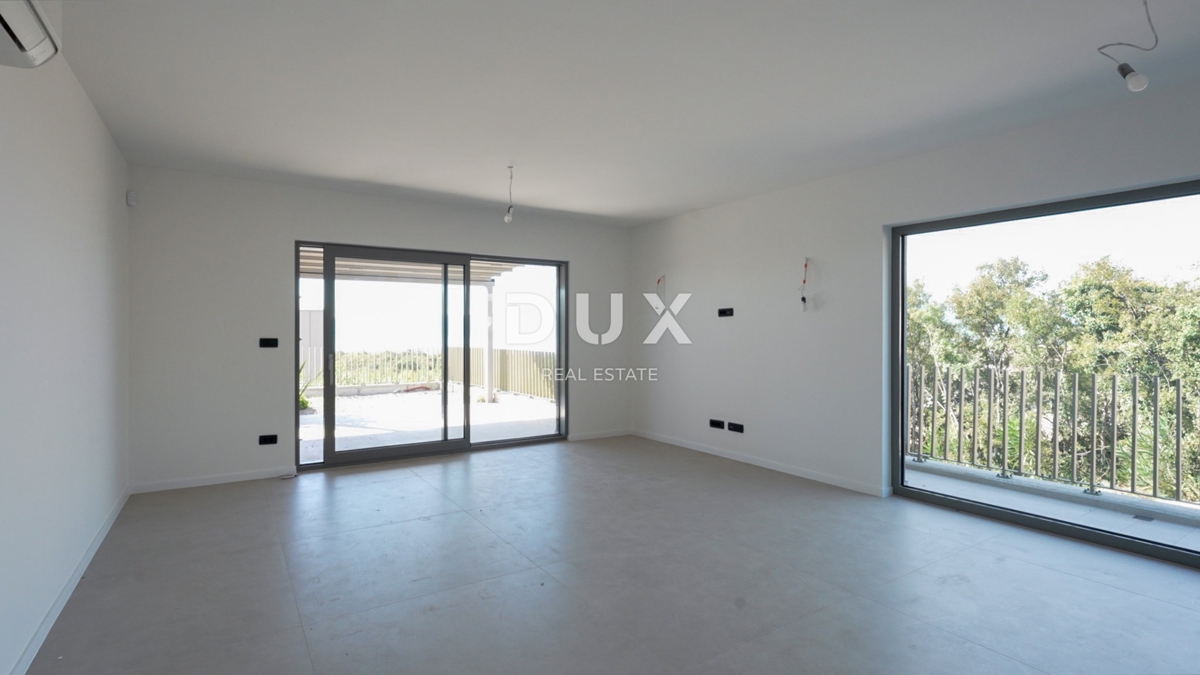 RIJEKA, KOSTRENA - ekskluzivno stanovanje z jacuzzijem - novogradnja s panoramskim pogledom na morje! PRILOŽNOST!