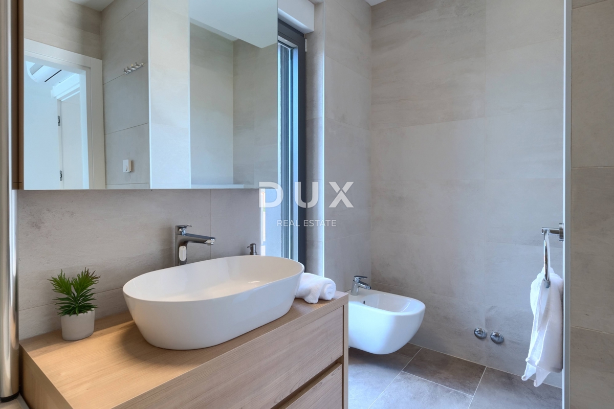 ISTRA, BRTONIGLA - Elegantna vila, popolna kombinacija razkošja in miru