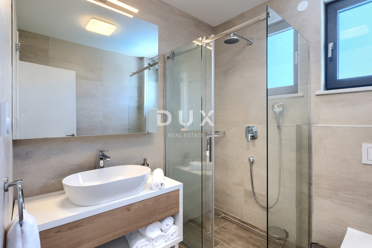 ISTRA, BRTONIGLA - Elegantna vila, popolna kombinacija razkošja in miru