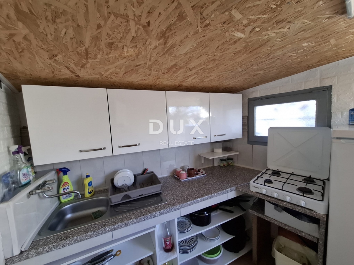 ISTRA, PEROJ - Hiša 42 m2 z garažo na čudoviti lokaciji!