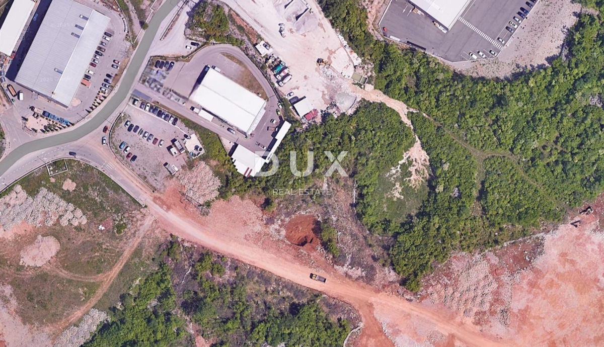 KASTAV - Stavbno zemljišče v industrijski coni