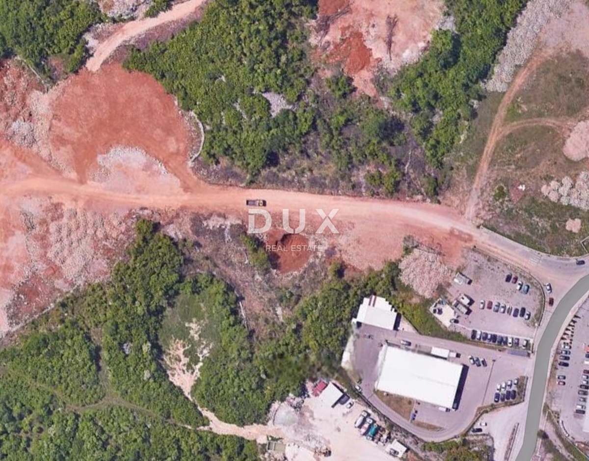 KASTAV - Stavbno zemljišče v industrijski coni