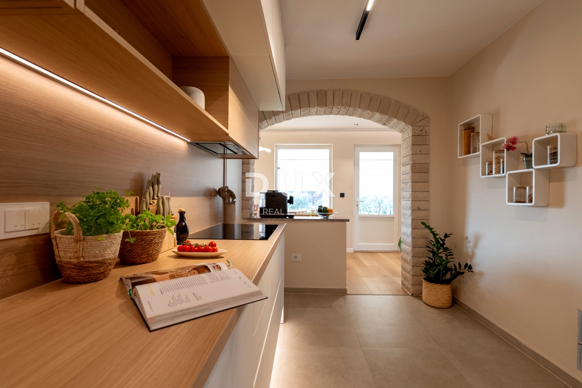 ISTRA, POREČ - Hiša s prostornim vrtom