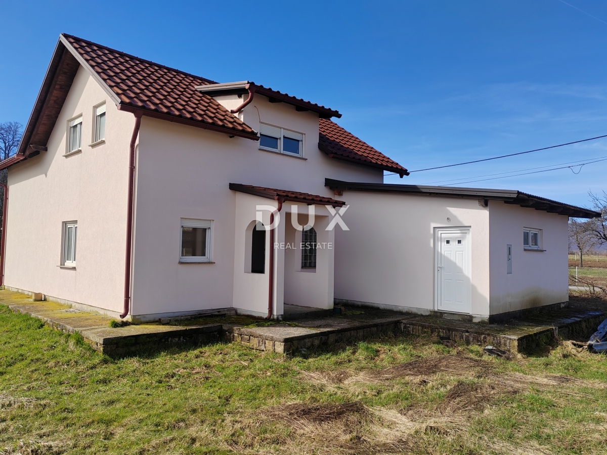 GOSPIĆ - Samostojna hiša s prostornim vrtom in obdelovalnim zemljiščem