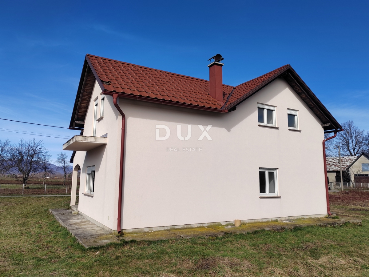 GOSPIĆ - Samostojna hiša s prostornim vrtom in obdelovalnim zemljiščem