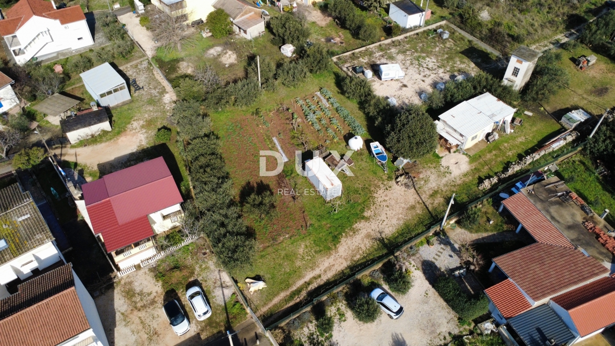 Zemljišče Sukošan, 881m2