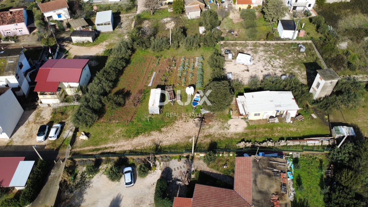 Zemljišče Sukošan, 881m2