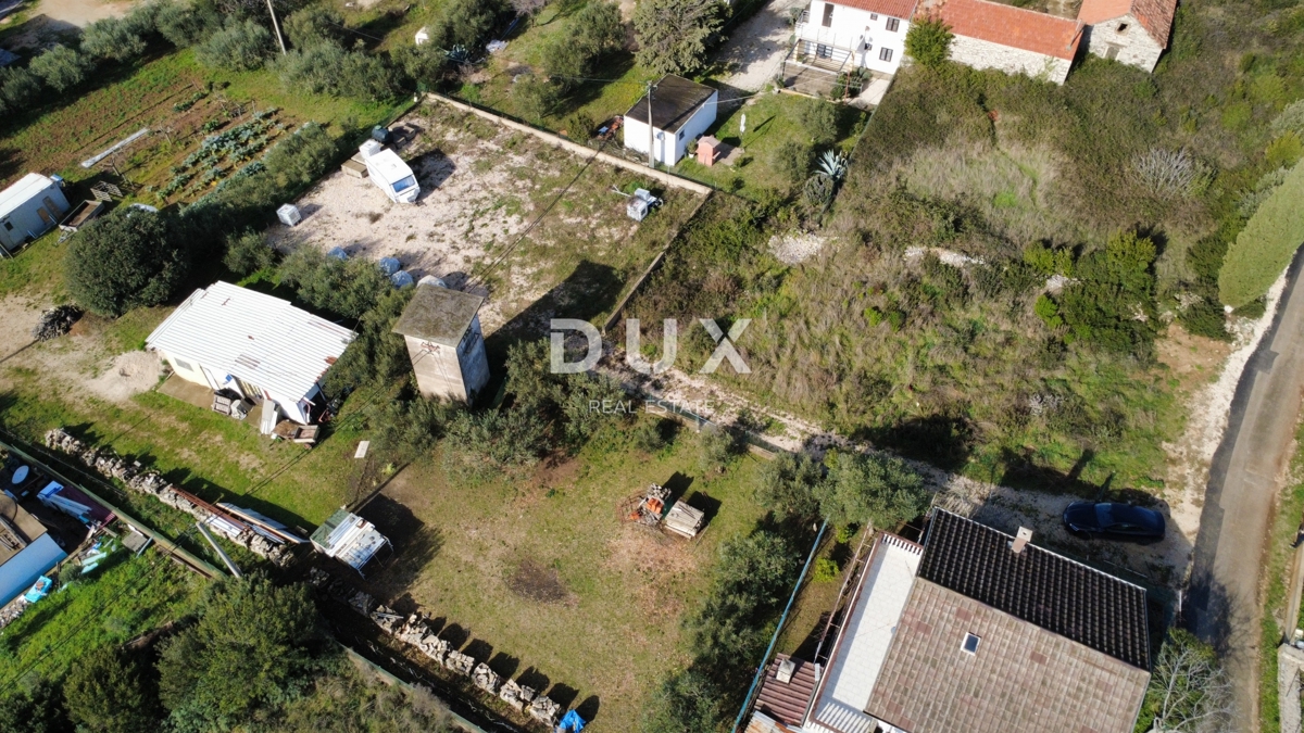 Zemljišče Sukošan, 881m2