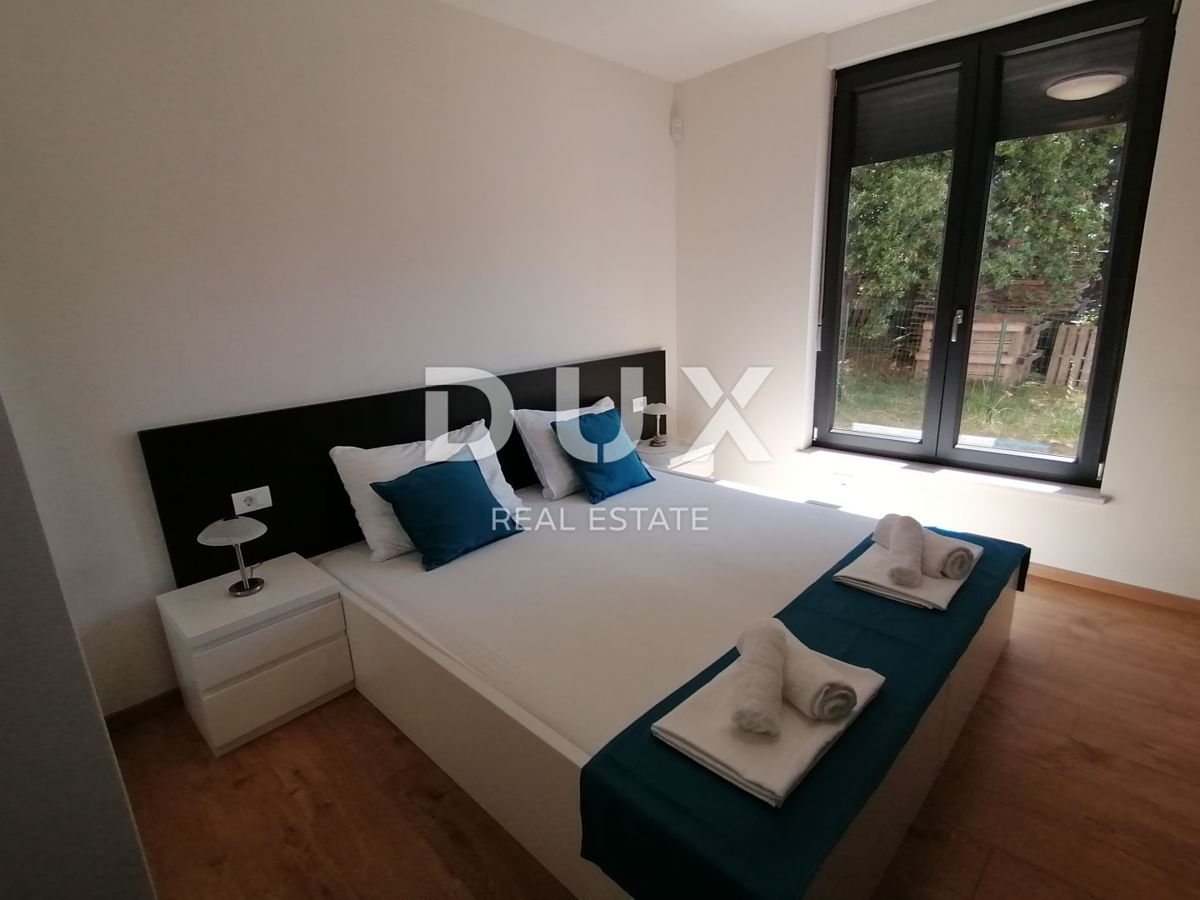 ISTRA, PJEŠČANA UVALA - Luksuzno stanovanje s 3 spalnicami in dnevno sobo velikosti 200 m2, prva vrsta do morja!