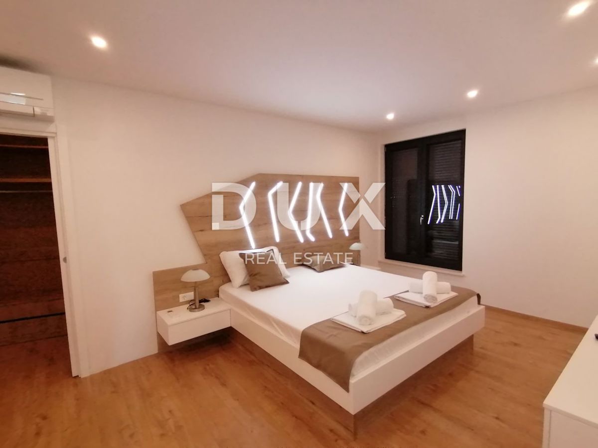 ISTRA, PJEŠČANA UVALA - Luksuzno stanovanje s 3 spalnicami in dnevno sobo velikosti 200 m2, prva vrsta do morja!