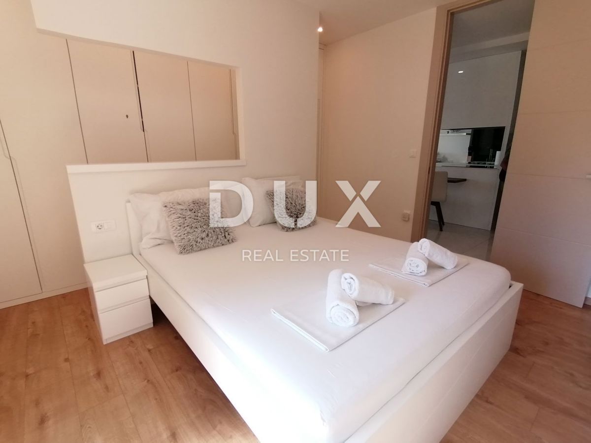 ISTRA, PJEŠČANA UVALA - Luksuzno stanovanje s 3 spalnicami in dnevno sobo velikosti 200 m2, prva vrsta do morja!