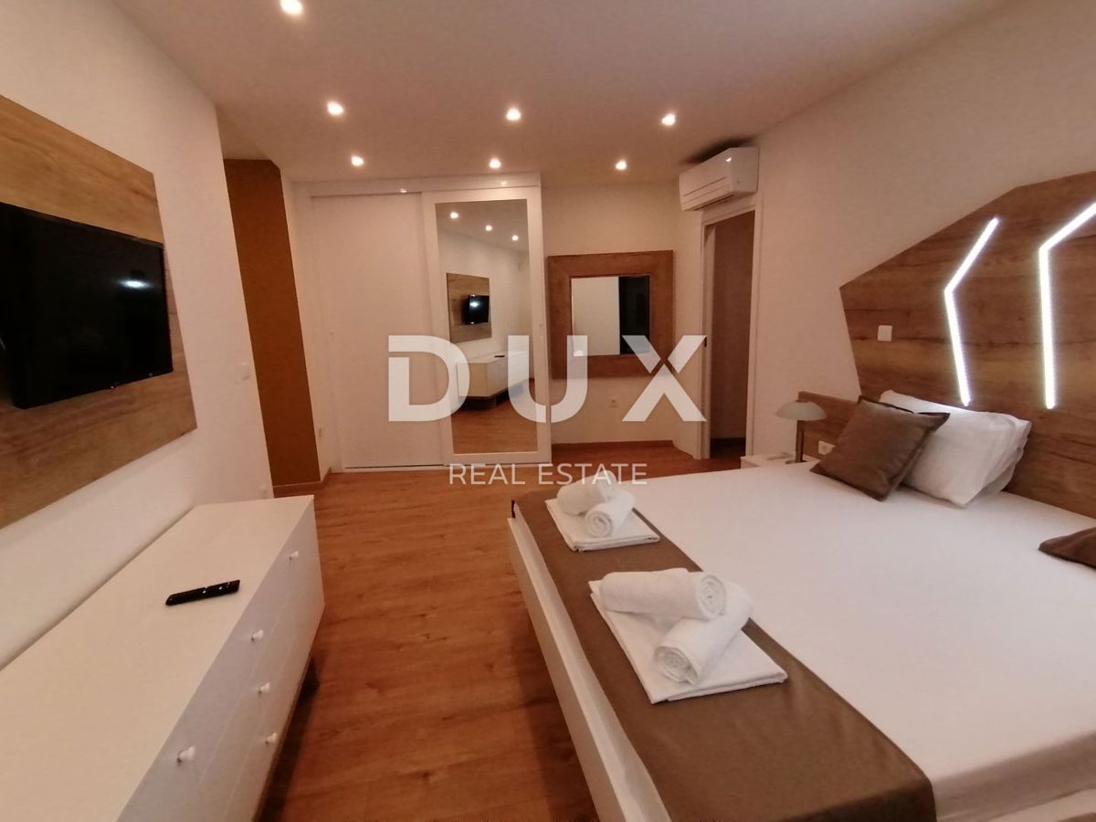 ISTRA, PJEŠČANA UVALA - Luksuzno stanovanje s 3 spalnicami in dnevno sobo velikosti 200 m2, prva vrsta do morja!