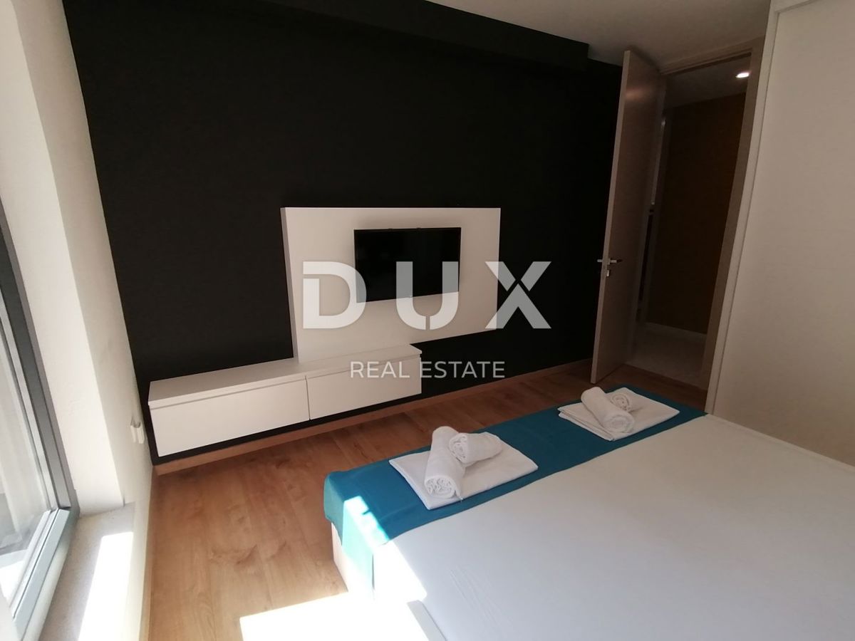 ISTRA, PJEŠČANA UVALA - Luksuzno stanovanje s 3 spalnicami in dnevno sobo velikosti 200 m2, prva vrsta do morja!