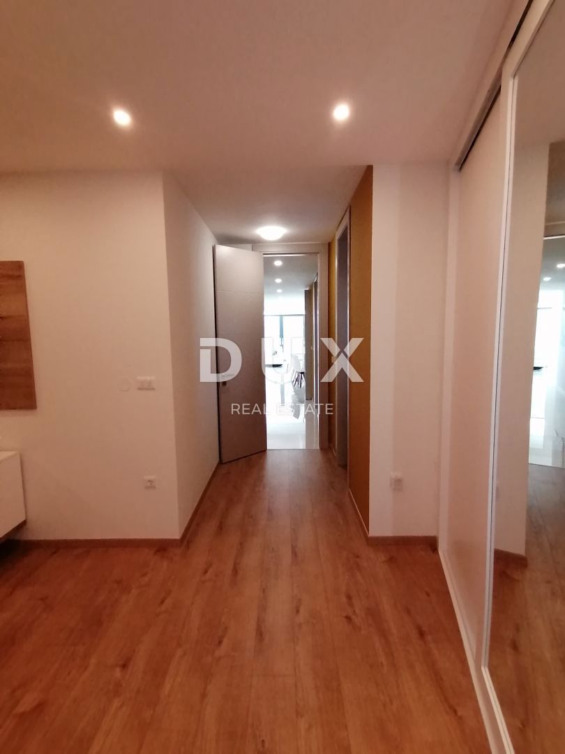 ISTRA, PJEŠČANA UVALA - Luksuzno stanovanje s 3 spalnicami in dnevno sobo velikosti 200 m2, prva vrsta do morja!