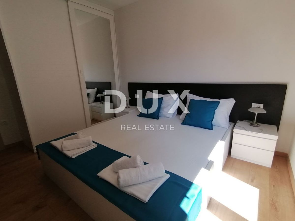 ISTRA, PJEŠČANA UVALA - Luksuzno stanovanje s 3 spalnicami in dnevno sobo velikosti 200 m2, prva vrsta do morja!