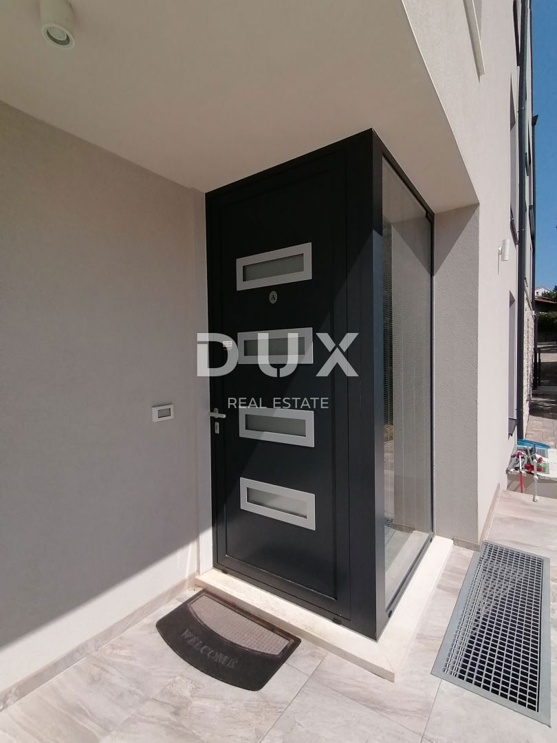 ISTRA, PJEŠČANA UVALA - Luksuzno stanovanje s 3 spalnicami in dnevno sobo velikosti 200 m2, prva vrsta do morja!