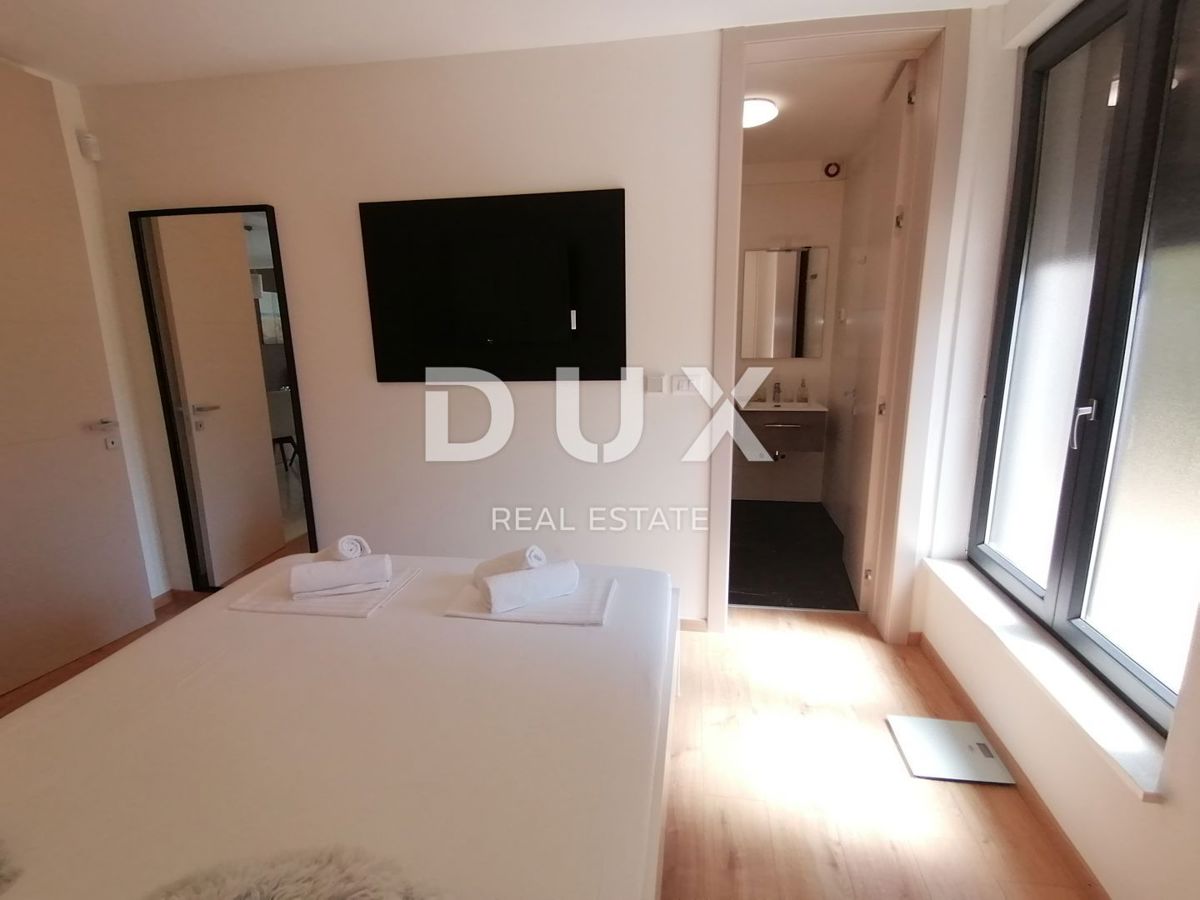 ISTRA, PJEŠČANA UVALA - Luksuzno stanovanje s 3 spalnicami in dnevno sobo velikosti 200 m2, prva vrsta do morja!