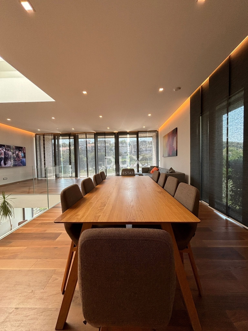 ZAGREB - Prestižna vila na odlični lokaciji!