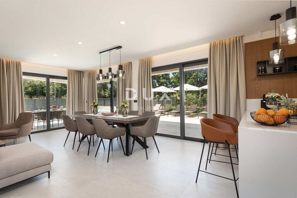 ISTRA, POREČ - Luksuzna moderna hiša z bazenom in strešno teraso s pogledom na morje