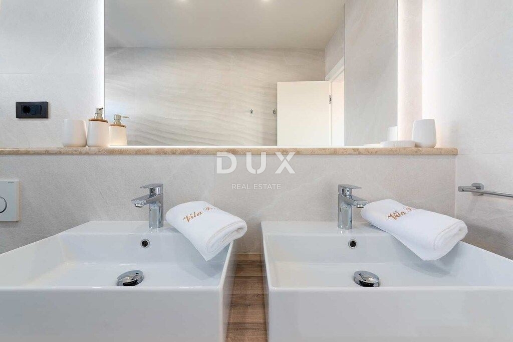 ISTRA, POREČ - Luksuzna moderna hiša z bazenom in strešno teraso s pogledom na morje