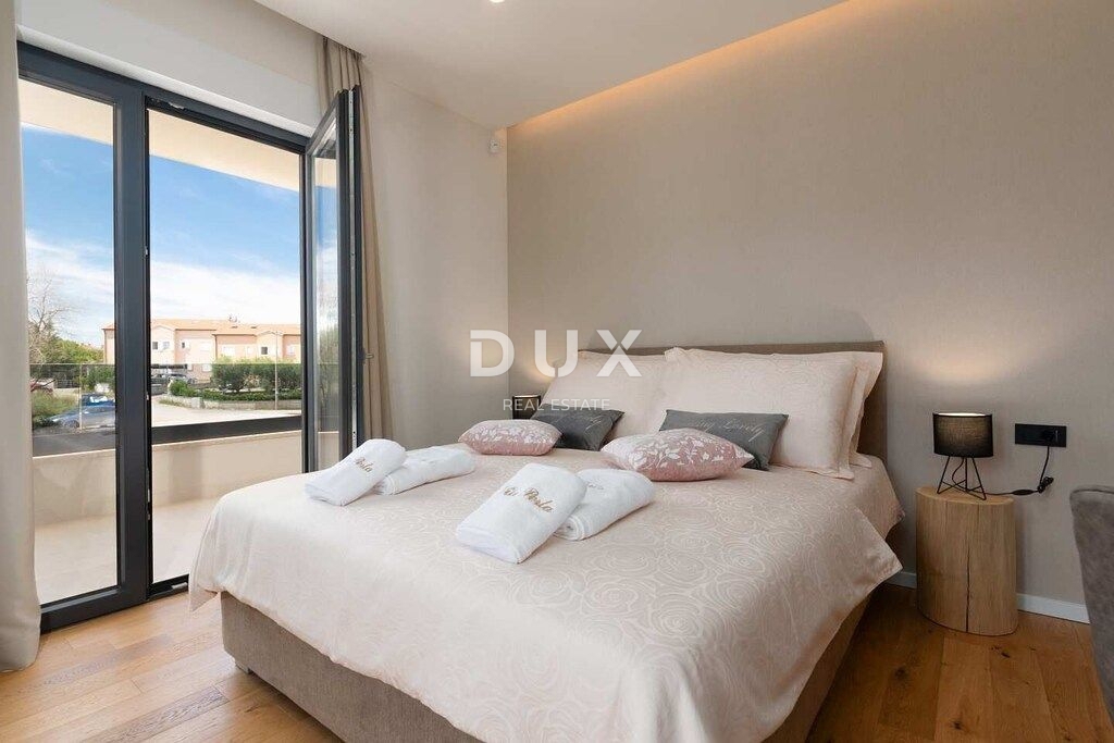 ISTRA, POREČ - Luksuzna moderna hiša z bazenom in strešno teraso s pogledom na morje