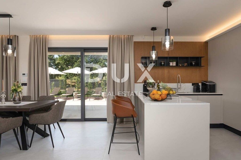 ISTRA, POREČ - Luksuzna moderna hiša z bazenom in strešno teraso s pogledom na morje