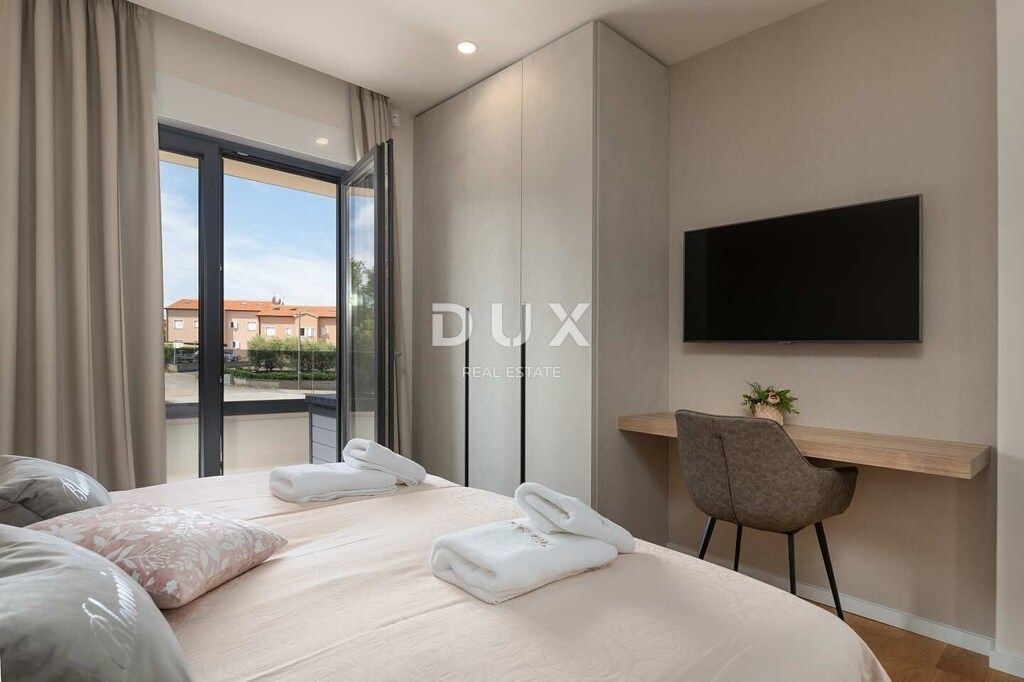 ISTRA, POREČ - Luksuzna moderna hiša z bazenom in strešno teraso s pogledom na morje