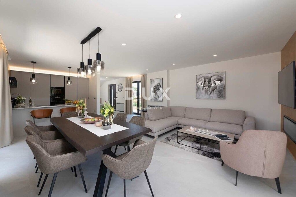 ISTRA, POREČ - Luksuzna moderna hiša z bazenom in strešno teraso s pogledom na morje