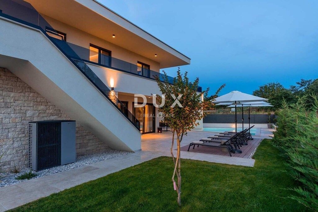 ISTRA, POREČ - Luksuzna moderna hiša z bazenom in strešno teraso s pogledom na morje
