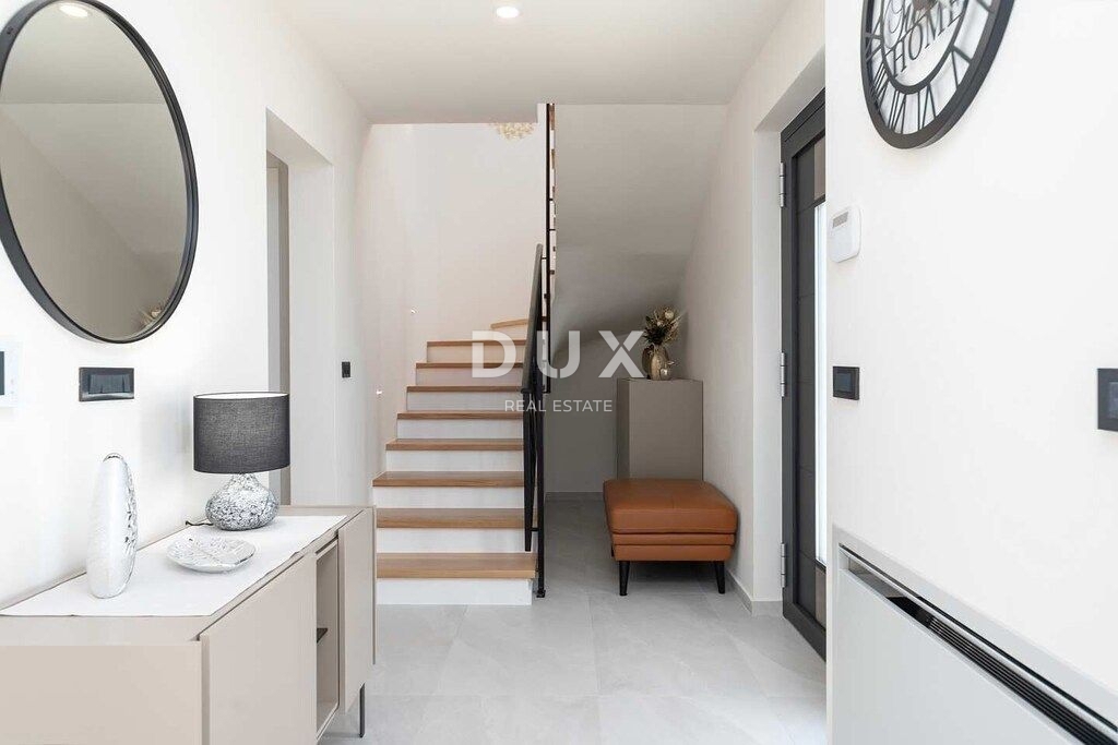 ISTRA, POREČ - Luksuzna moderna hiša z bazenom in strešno teraso s pogledom na morje