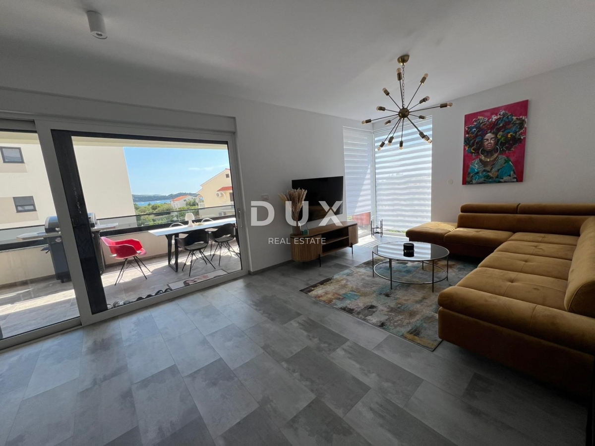 ŠIBENIK, VODICE - Stanovanje v pritličju z vrtom, teraso in 2 parkirnima mestoma