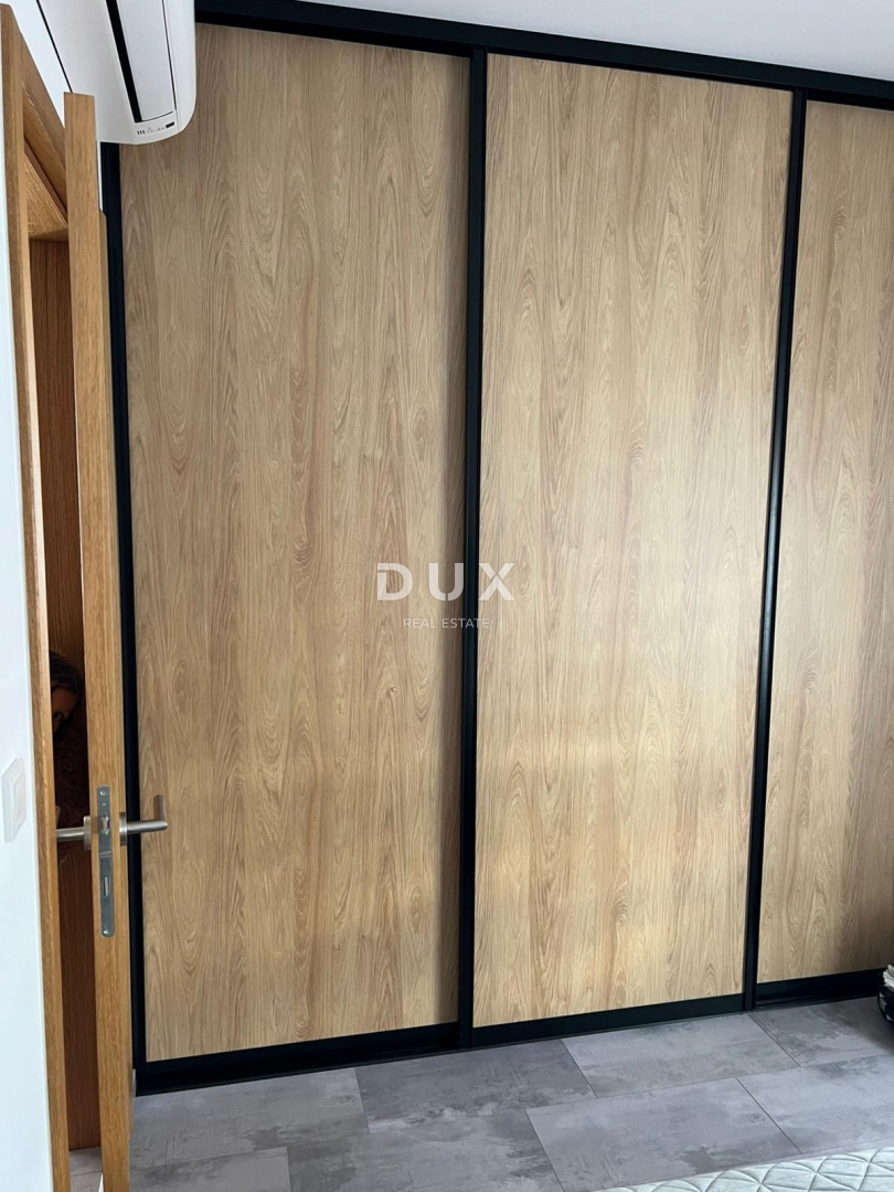 ŠIBENIK, VODICE - Stanovanje v pritličju z vrtom, teraso in 2 parkirnima mestoma