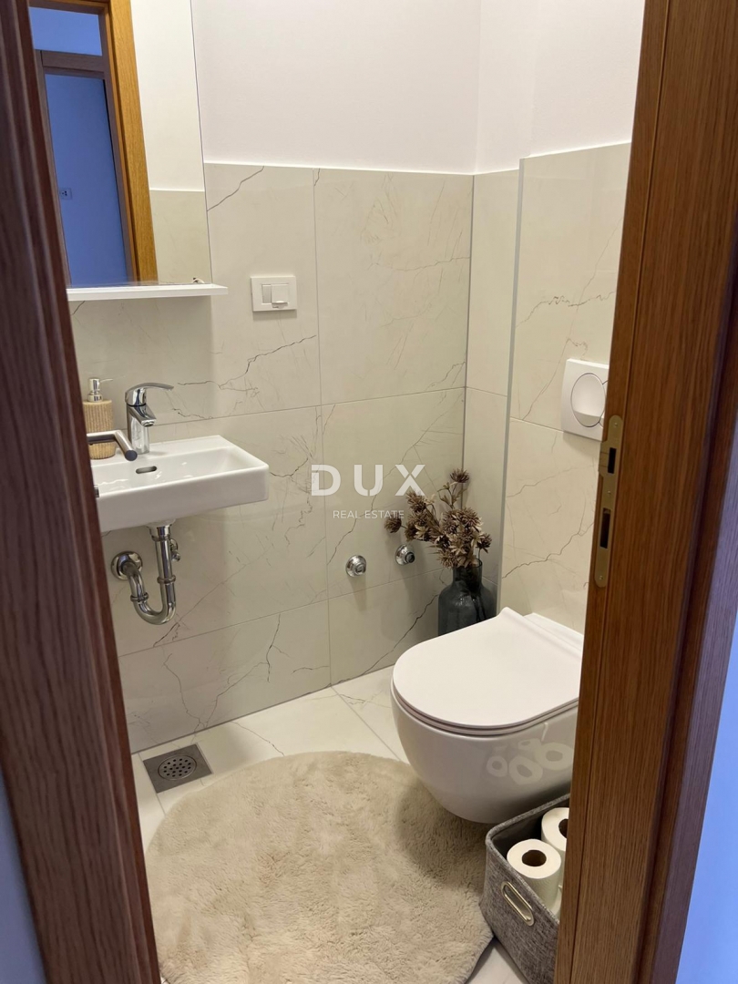 ŠIBENIK, VODICE - Stanovanje v pritličju z vrtom, teraso in 2 parkirnima mestoma