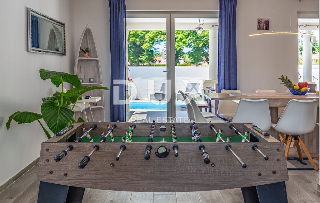 ISTRA, MARČANA - Novo obnovljena hiša z bazenom