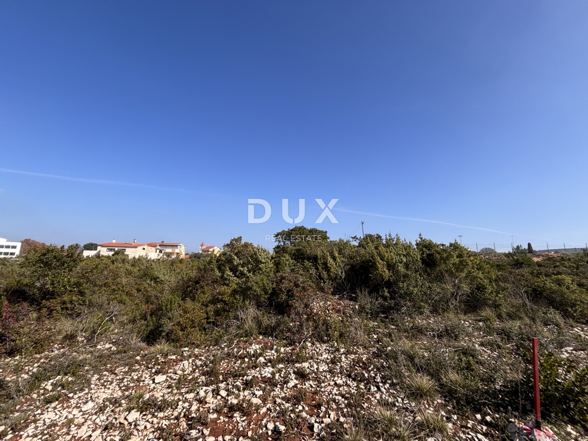 SUKOŠAN, DEBELJAK - Gradbeno zemljišče s pogledom na morje