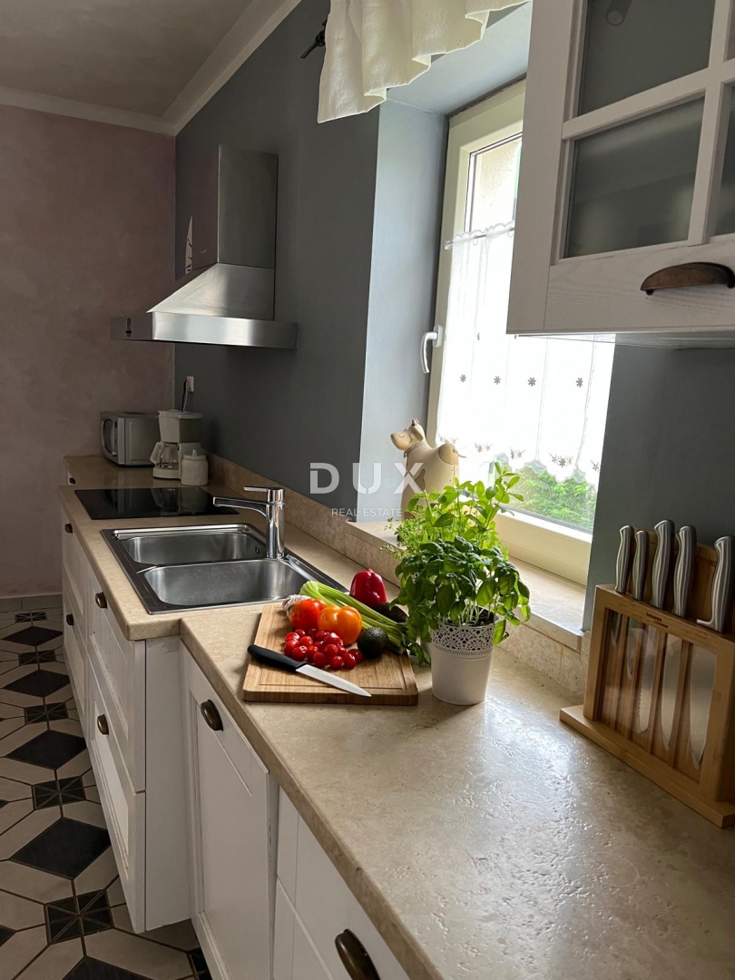 ISTRA, LABIN - Hiša z bazenom na mirni lokaciji